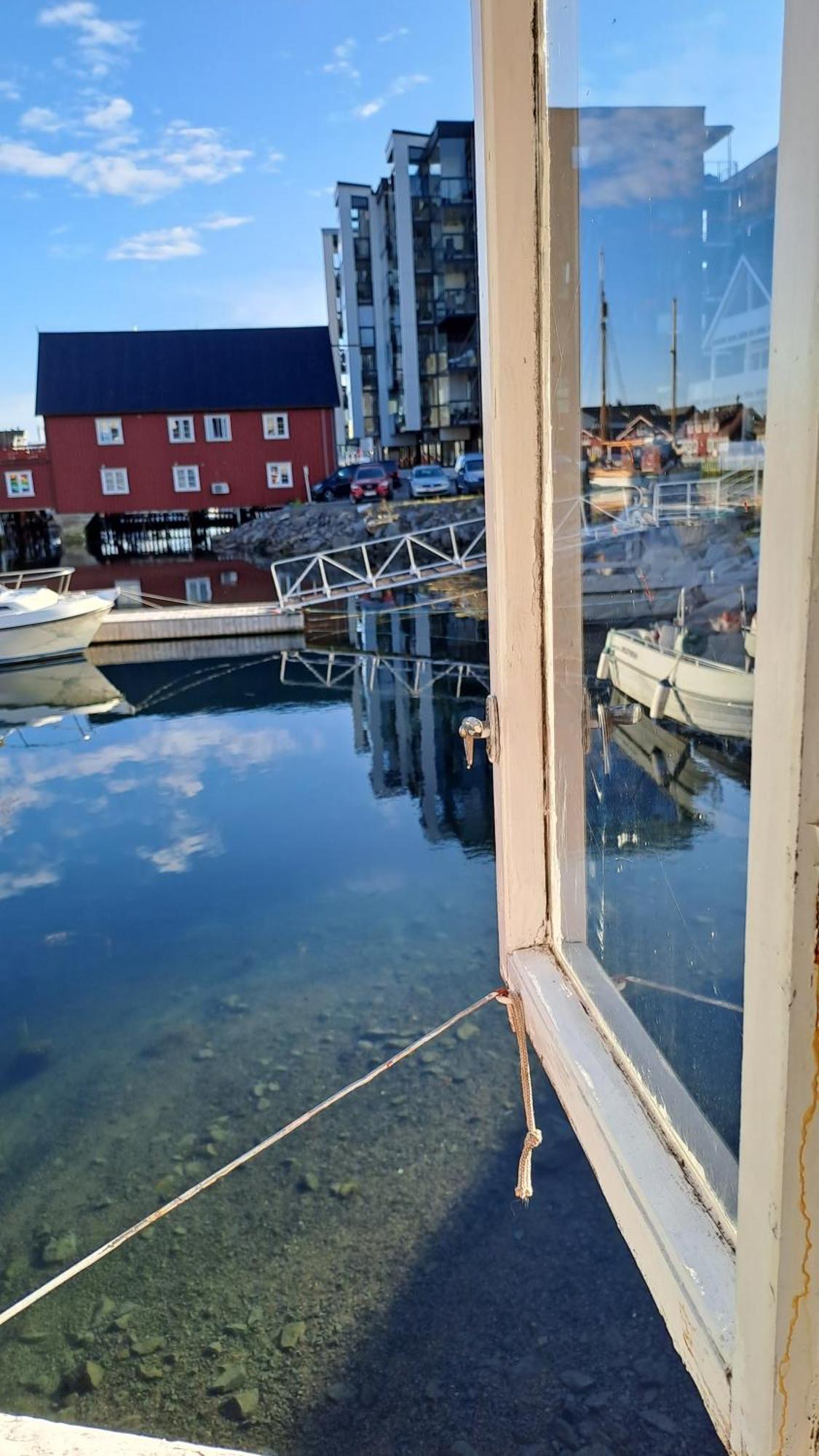 Kule Gule Huset Apartment Svolvaer Exterior photo