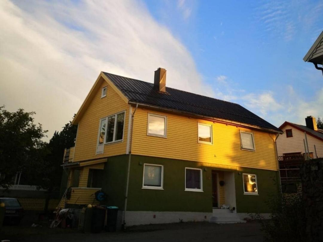 Kule Gule Huset Apartment Svolvaer Exterior photo